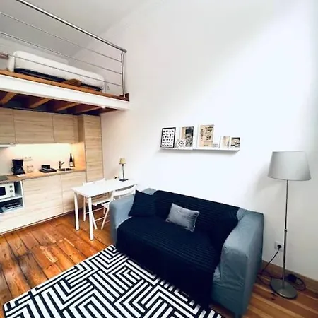 アパート Lovely Mezzanino Close To Lx Factory *