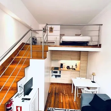 Apartment Lovely Mezzanino Close To Lx Factory Lissabon