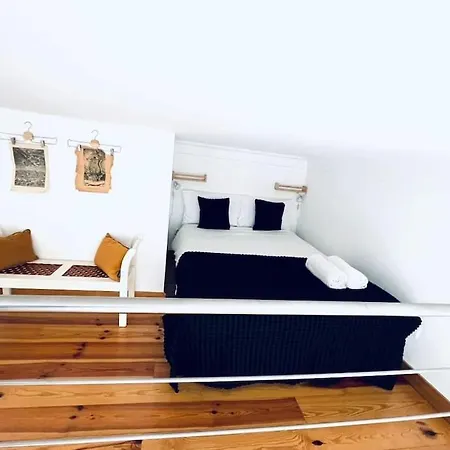 Apartment Lovely Mezzanino Close To Lx Factory Lissabon