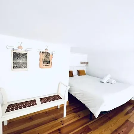 Lovely Mezzanino Close To Lx Factory Apartment *